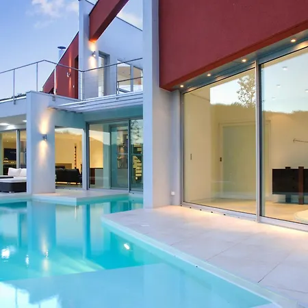 D'exception A Desirat Avec Piscine Privee فيلة